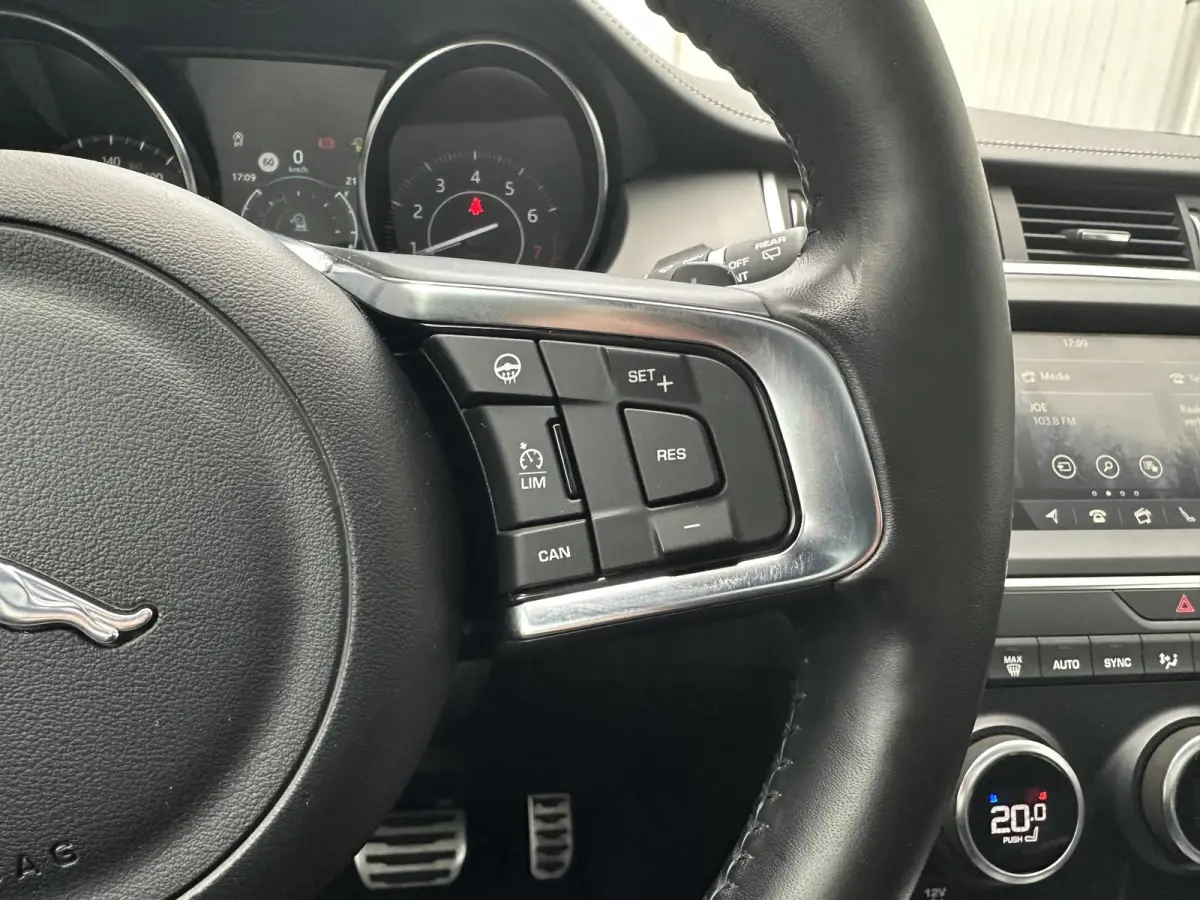 2.0 P200 AWD R-Dynamic HSE | Adapt.Cruise/Camera/Navi/Pano/20"/Ruit&Stoelverw.