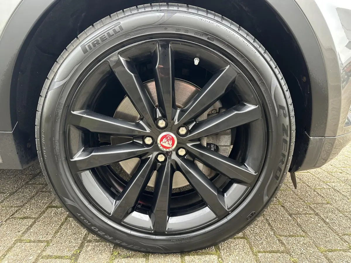 2.0 P200 AWD R-Dynamic HSE | Adapt.Cruise/Camera/Navi/Pano/20"/Ruit&Stoelverw.