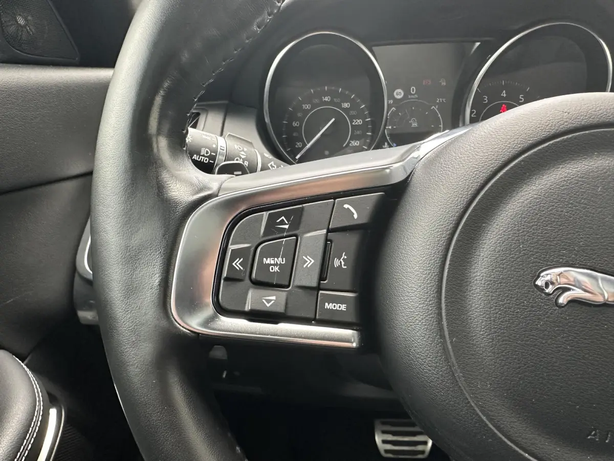 2.0 P200 AWD R-Dynamic HSE | Adapt.Cruise/Camera/Navi/Pano/20"/Ruit&Stoelverw.