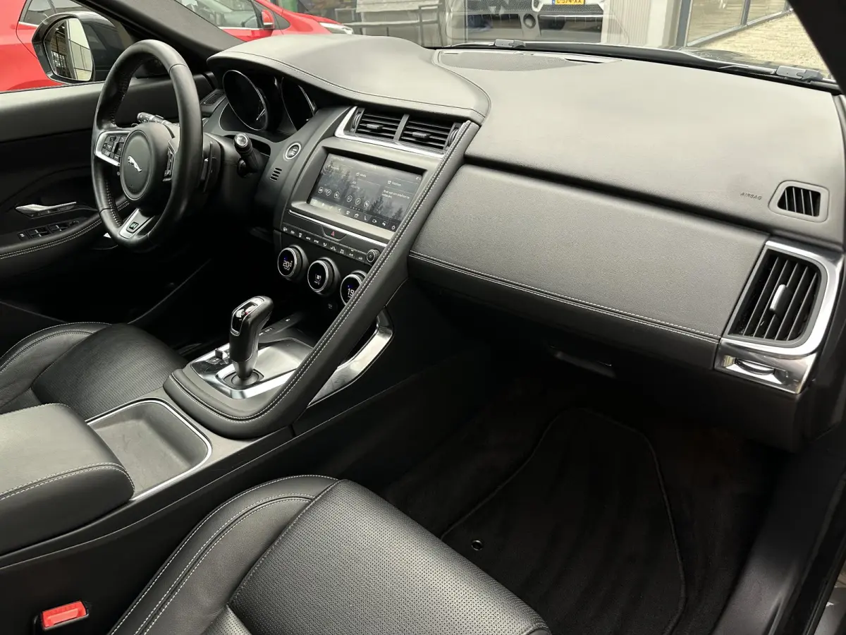 2.0 P200 AWD R-Dynamic HSE | Adapt.Cruise/Camera/Navi/Pano/20"/Ruit&Stoelverw.