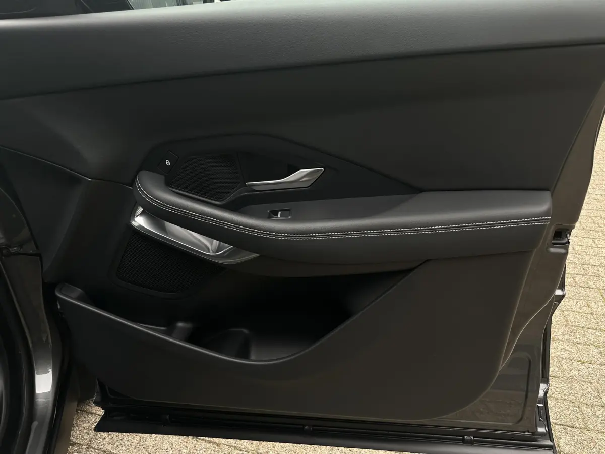 2.0 P200 AWD R-Dynamic HSE | Adapt.Cruise/Camera/Navi/Pano/20"/Ruit&Stoelverw.