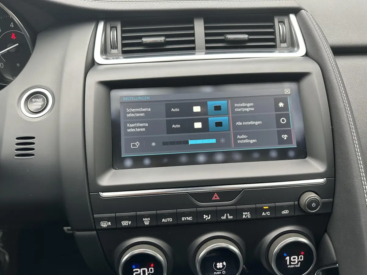 2.0 P200 AWD R-Dynamic HSE | Adapt.Cruise/Camera/Navi/Pano/20"/Ruit&Stoelverw.