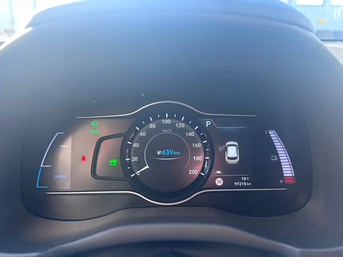 EV Limited SKY PREMIUM 64 kWh PANO SOH 100% WARMTEPOMP