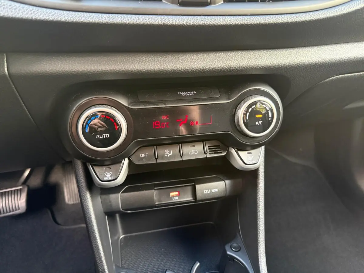1.0 DPi DynamicPlusLine | AUTOMAAT | Climate control | Apple/Android Carplay| Parkeercamera | All-Season banden | Keyless