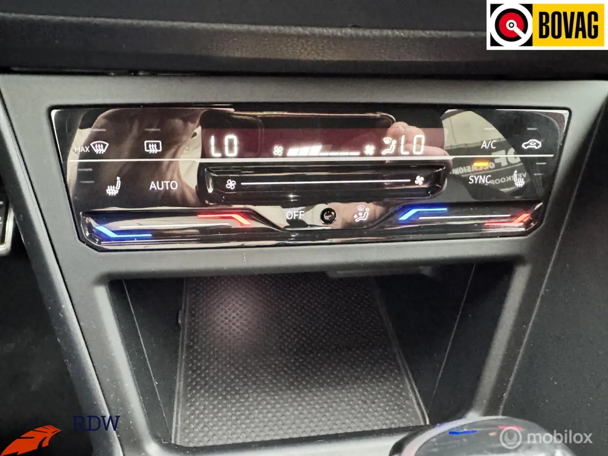 1.5 TSI R-Line IQ-LIGHT/KEYLESS/CARPLAY