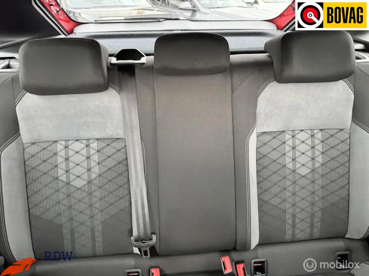 1.5 TSI R-Line IQ-LIGHT/KEYLESS/CARPLAY