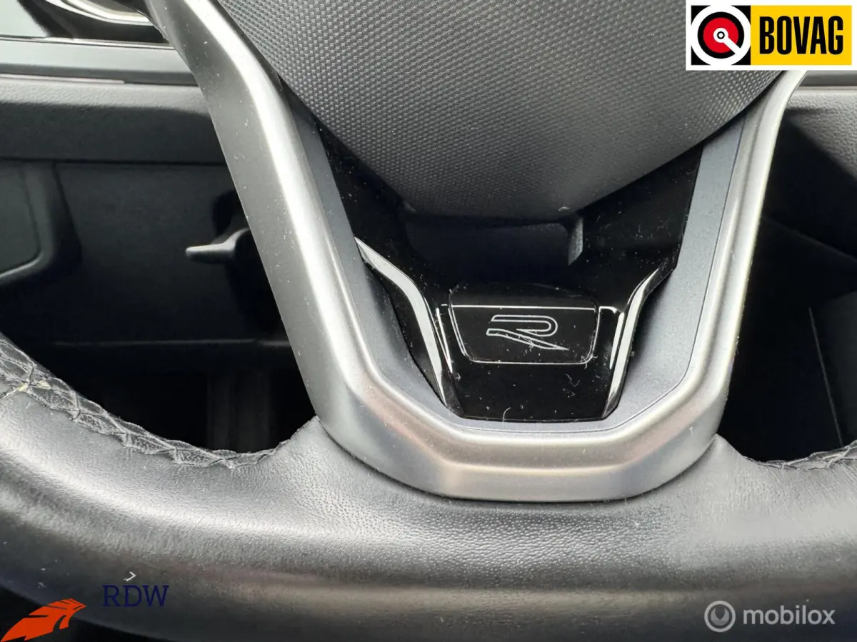 1.5 TSI R-Line IQ-LIGHT/KEYLESS/CARPLAY