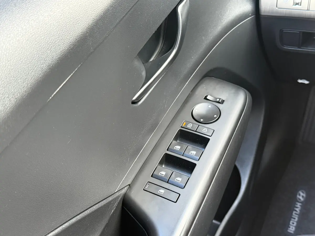 1.6 GDI HEV Comfort Afneembare Trekhaak / 1100 kg Trekgewicht / 1e Eigenaar / Hybride / Automaat / Adaptieve cruise control / Achteruitrijcamera / Parkeersensoren / Navigatiesysteem / Apple 