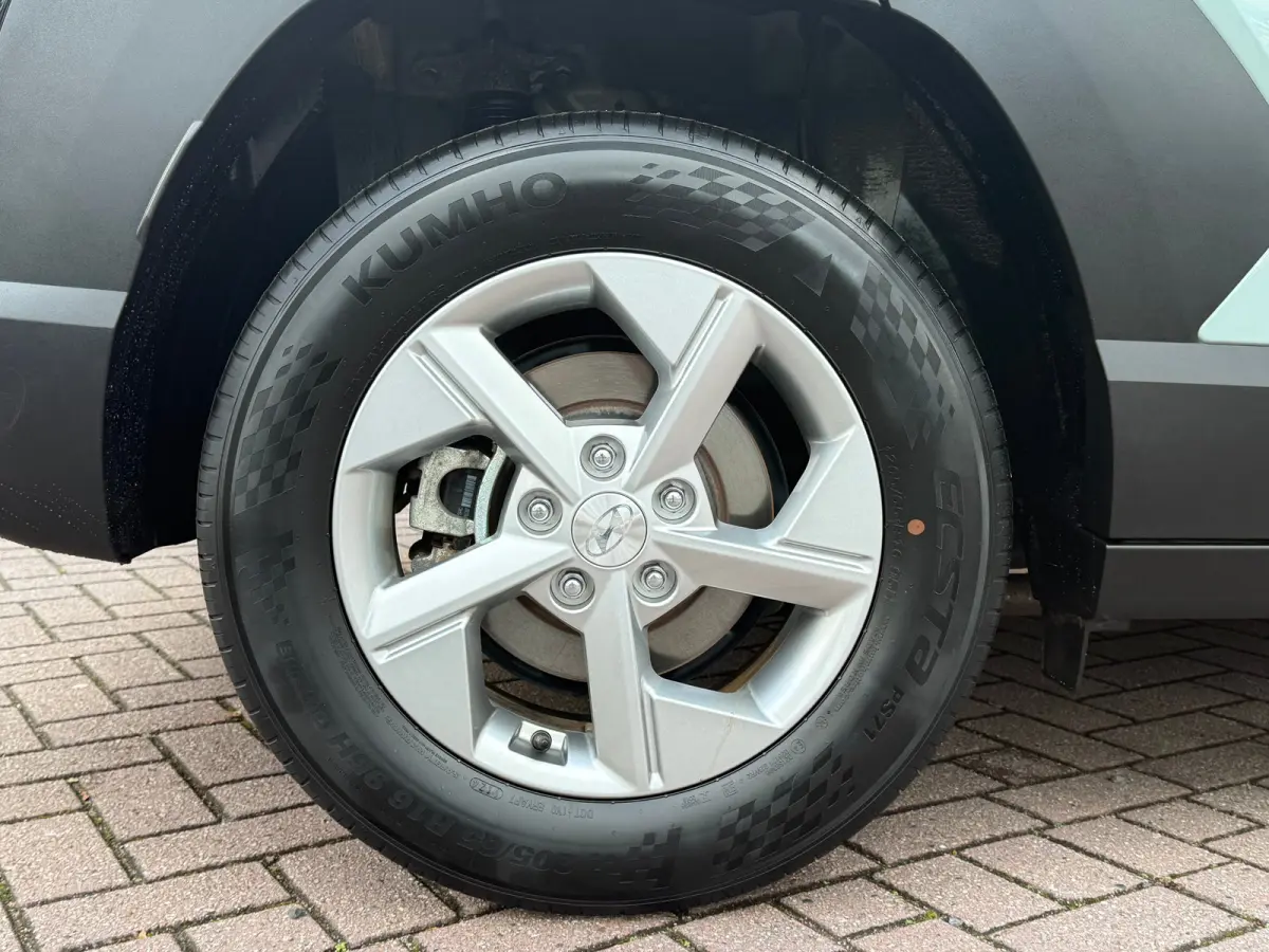 1.6 GDI HEV Comfort Afneembare Trekhaak / 1100 kg Trekgewicht / 1e Eigenaar / Hybride / Automaat / Adaptieve cruise control / Achteruitrijcamera / Parkeersensoren / Navigatiesysteem / Apple 
