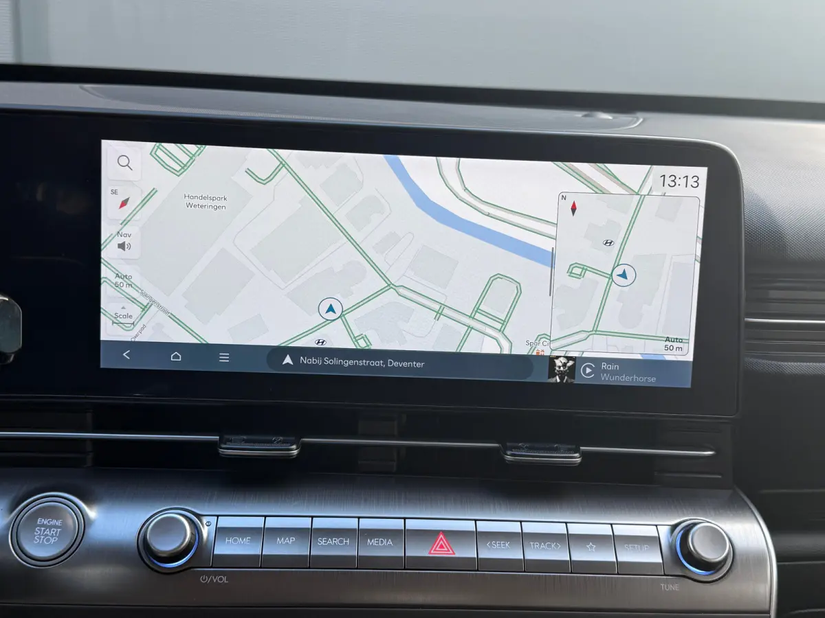 1.6 GDI HEV Comfort Afneembare Trekhaak / 1100 kg Trekgewicht / 1e Eigenaar / Hybride / Automaat / Adaptieve cruise control / Achteruitrijcamera / Parkeersensoren / Navigatiesysteem / Apple 