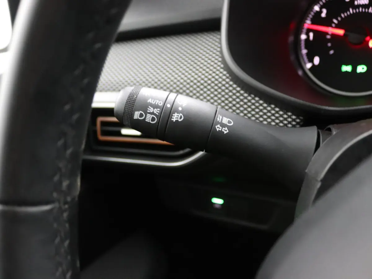 TCe 100 ECO-G Expression | Navigatie | Achteruitrijcamera |