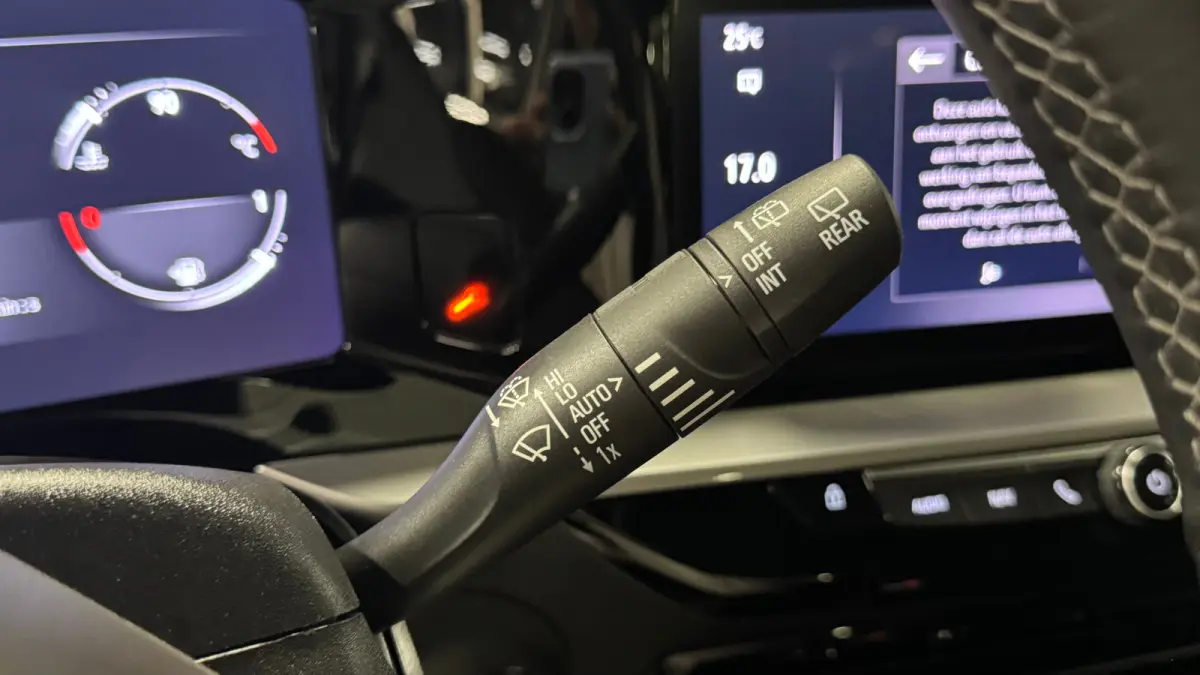 1.2 TURBO 130PK ULTIMATE AUTOMAAT / NAVI / LEDER / CLIMA / LED / PDC / 18" LMV / CAMERA / KEYLESS / ALCANTARA / ADAPT. CRUISECONTROL !!