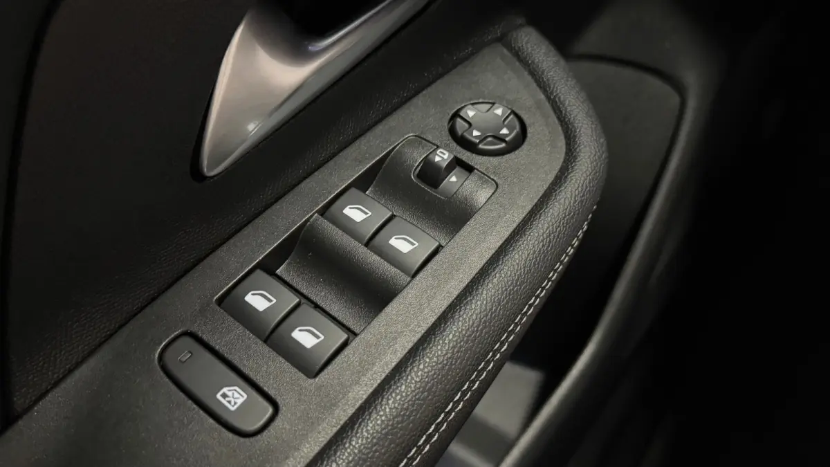 1.2 TURBO 130PK ULTIMATE AUTOMAAT / NAVI / LEDER / CLIMA / LED / PDC / 18" LMV / CAMERA / KEYLESS / ALCANTARA / ADAPT. CRUISECONTROL !!