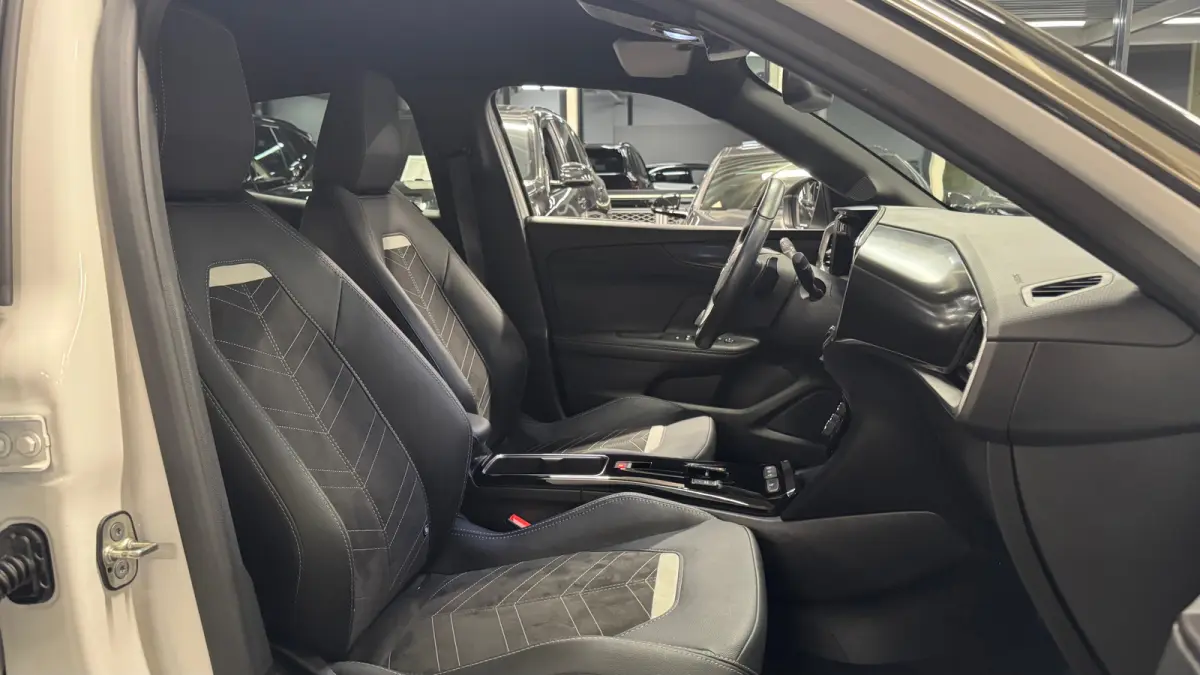1.2 TURBO 130PK ULTIMATE AUTOMAAT / NAVI / LEDER / CLIMA / LED / PDC / 18" LMV / CAMERA / KEYLESS / ALCANTARA / ADAPT. CRUISECONTROL !!