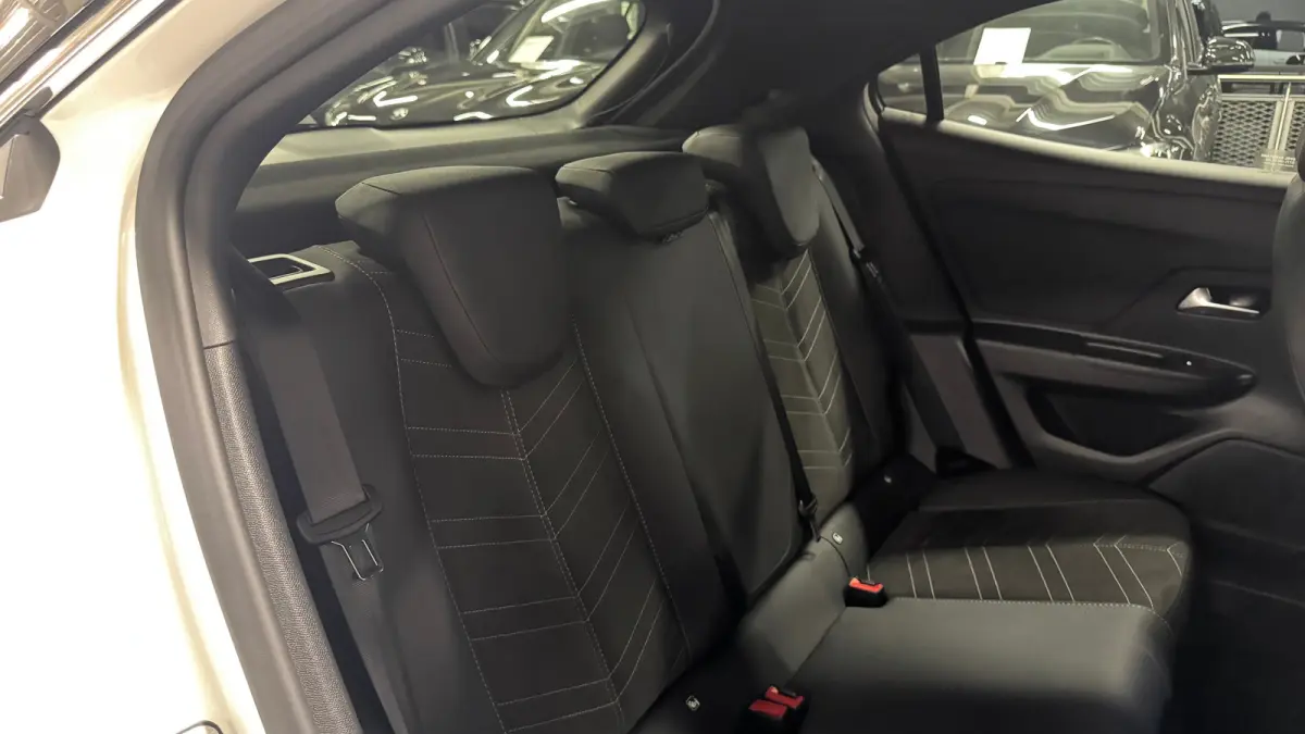 1.2 TURBO 130PK ULTIMATE AUTOMAAT / NAVI / LEDER / CLIMA / LED / PDC / 18" LMV / CAMERA / KEYLESS / ALCANTARA / ADAPT. CRUISECONTROL !!