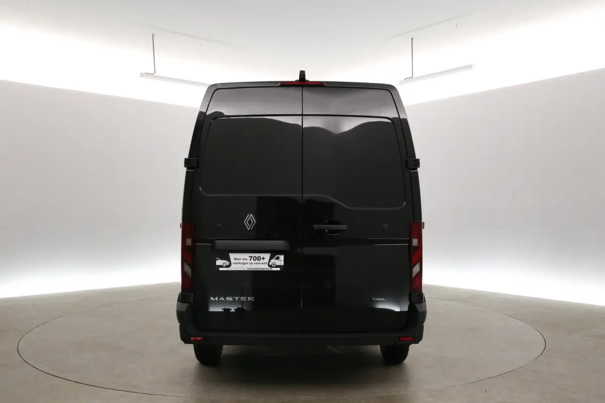 3,5t Long Range 87 kWh L2H2 | NIEUW | Snelladen | SOH 99% | Clima | Carplay | 2500kg Trekgew. | Virtual | Camera | 3 Zits | LED