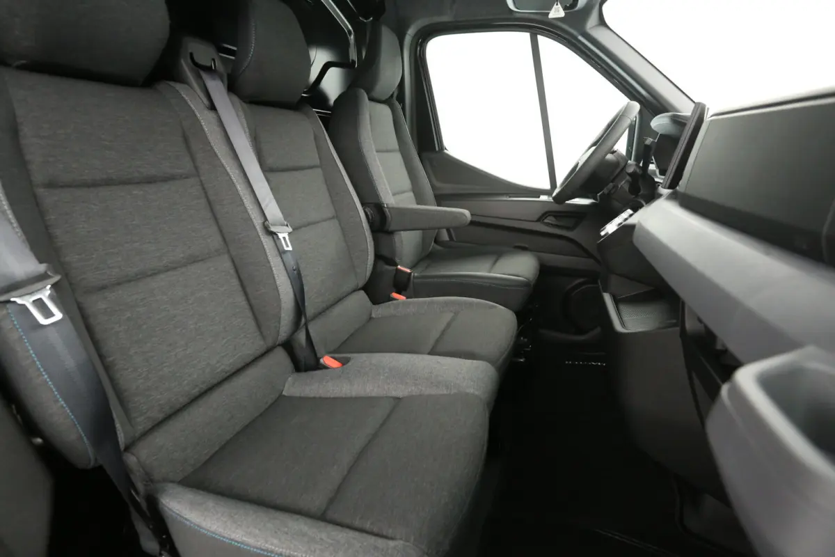 3,5t Long Range 87 kWh L2H2 | NIEUW | Snelladen | SOH 99% | Clima | Carplay | 2500kg Trekgew. | Virtual | Camera | 3 Zits | LED