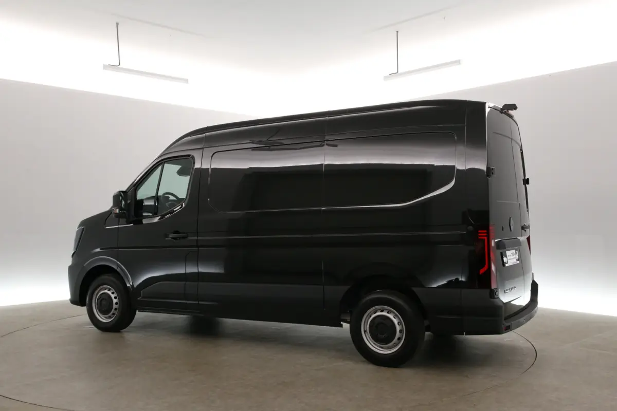3,5t Long Range 87 kWh L2H2 | NIEUW | Snelladen | SOH 99% | Clima | Carplay | 2500kg Trekgew. | Virtual | Camera | 3 Zits | LED