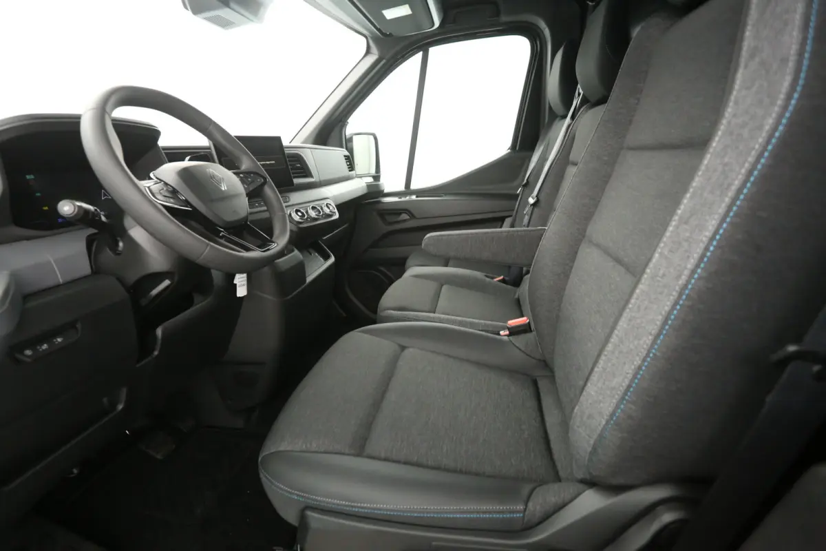 3,5t Long Range 87 kWh L2H2 | NIEUW | Snelladen | SOH 99% | Clima | Carplay | 2500kg Trekgew. | Virtual | Camera | 3 Zits | LED