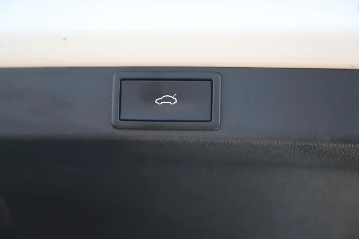 1.0 e-TSI Business Edition 110PK Automaat Trekhaak Navigatie Climate Cruise Control LMV Elektrische Achterklep