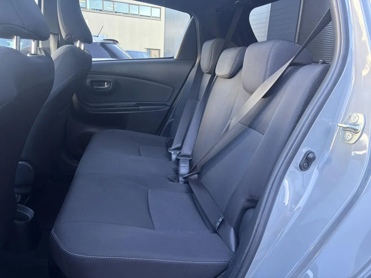 1.5 Hybrid Bi-Tone Plus | Climate | Cruise | Panoramadak | PDC | Achteruitrijcamera | Navigatie | Bomvolle auto! | Eerste Eigenaar!!!