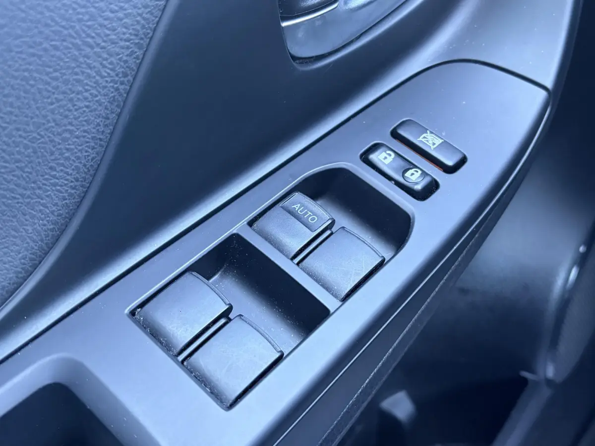 1.5 Hybrid Bi-Tone Plus | Climate | Cruise | Panoramadak | PDC | Achteruitrijcamera | Navigatie | Bomvolle auto! | Eerste Eigenaar!!!