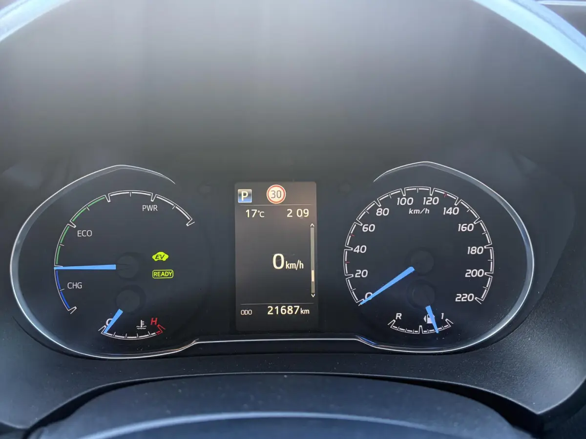 1.5 Hybrid Bi-Tone Plus | Climate | Cruise | Panoramadak | PDC | Achteruitrijcamera | Navigatie | Bomvolle auto! | Eerste Eigenaar!!!