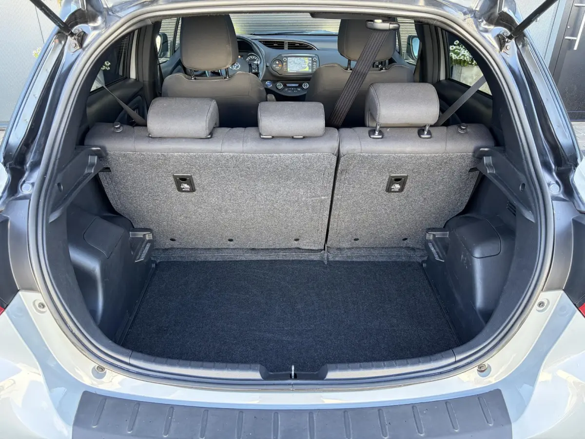 1.5 Hybrid Bi-Tone Plus | Climate | Cruise | Panoramadak | PDC | Achteruitrijcamera | Navigatie | Bomvolle auto! | Eerste Eigenaar!!!