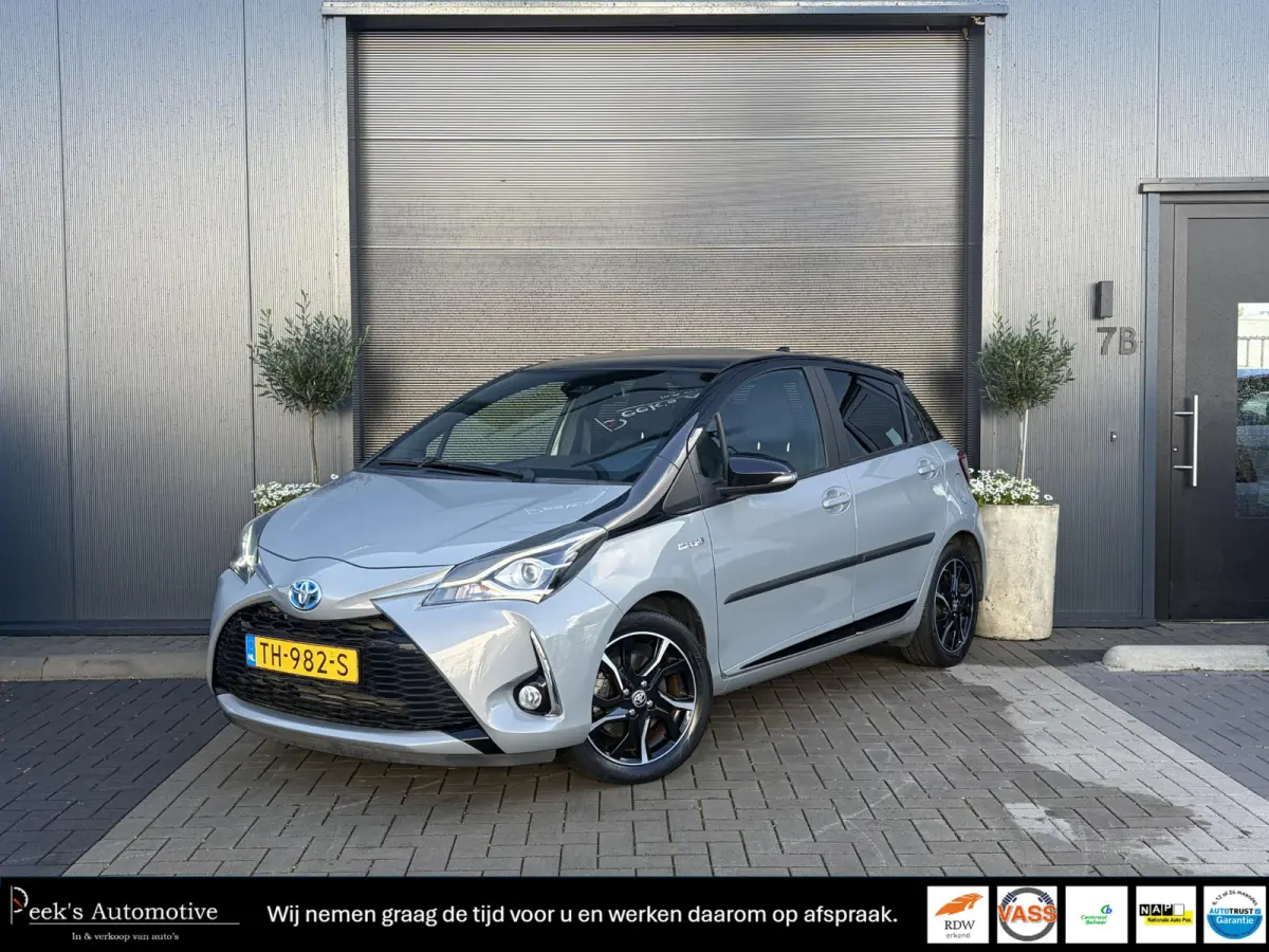 1.5 Hybrid Bi-Tone Plus | Climate | Cruise | Panoramadak | PDC | Achteruitrijcamera | Navigatie | Bomvolle auto! | Eerste Eigenaar!!!