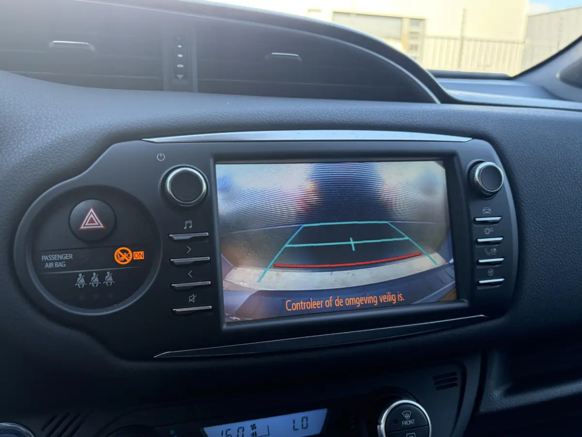 1.5 Hybrid Bi-Tone Plus | Climate | Cruise | Panoramadak | PDC | Achteruitrijcamera | Navigatie | Bomvolle auto! | Eerste Eigenaar!!!