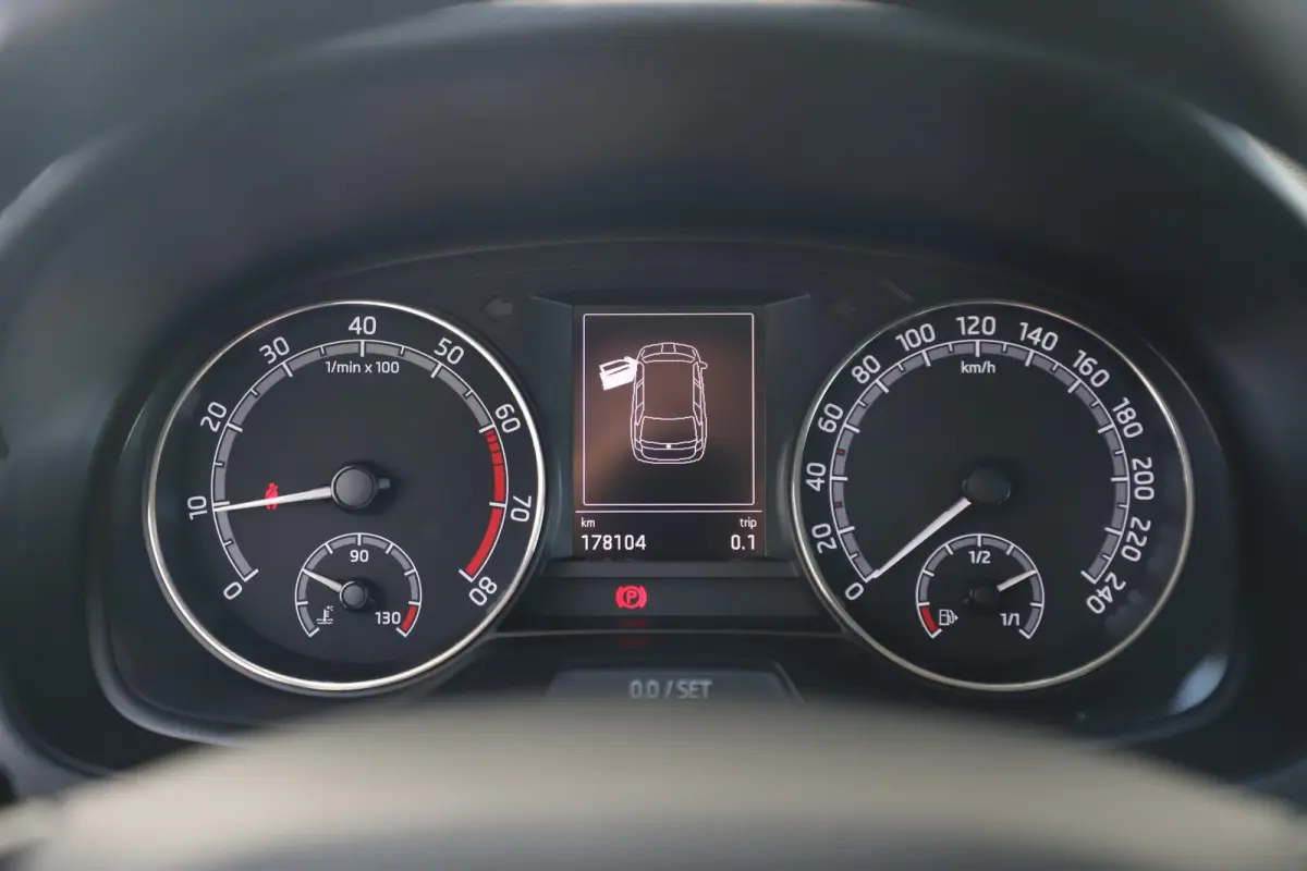 1.0 TSI Ambition 95PK Trekhaak Navigatie Carplay Android Airco Cruise Control Parkeersensor