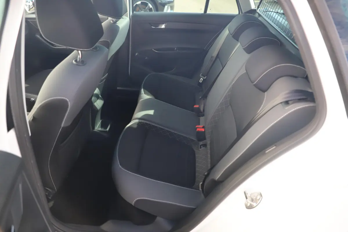1.0 TSI Ambition 95PK Trekhaak Navigatie Carplay Android Airco Cruise Control Parkeersensor