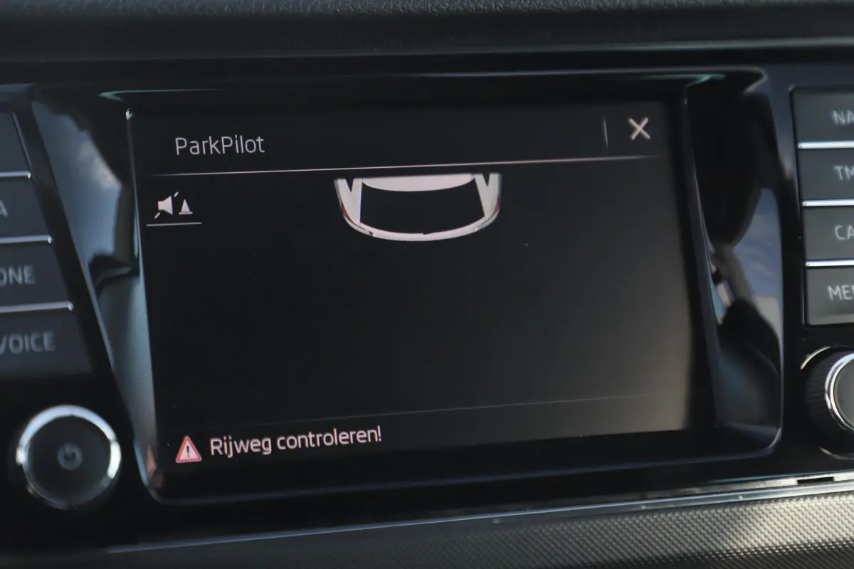 1.0 TSI Ambition 95PK Trekhaak Navigatie Carplay Android Airco Cruise Control Parkeersensor