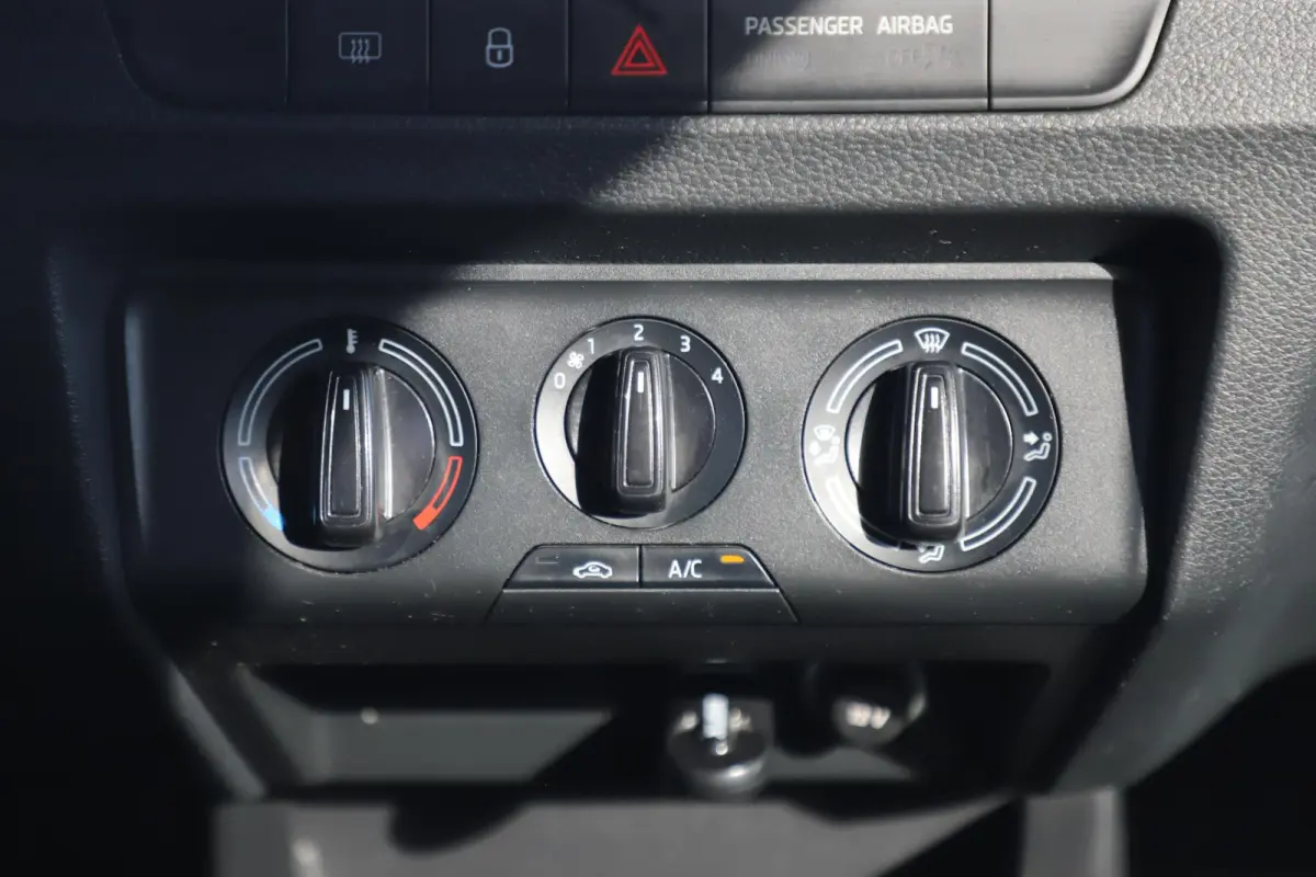 1.0 TSI Ambition 95PK Trekhaak Navigatie Carplay Android Airco Cruise Control Parkeersensor