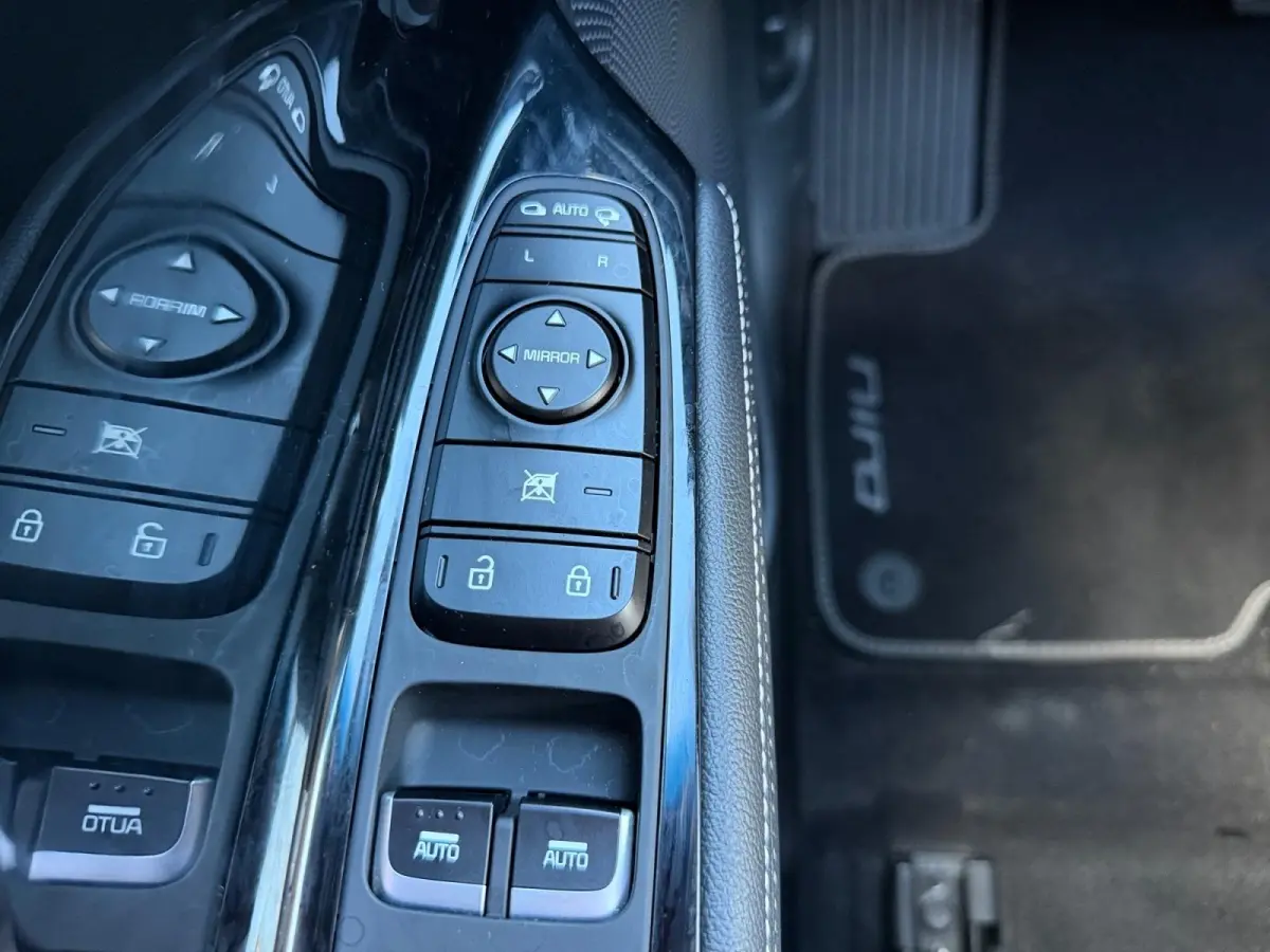 ExecutiveLine 64 kWh | LEDER | CAMERA | JBL | STOELVERWARMING/ VENTILATIE | PARKEERSENSOR |