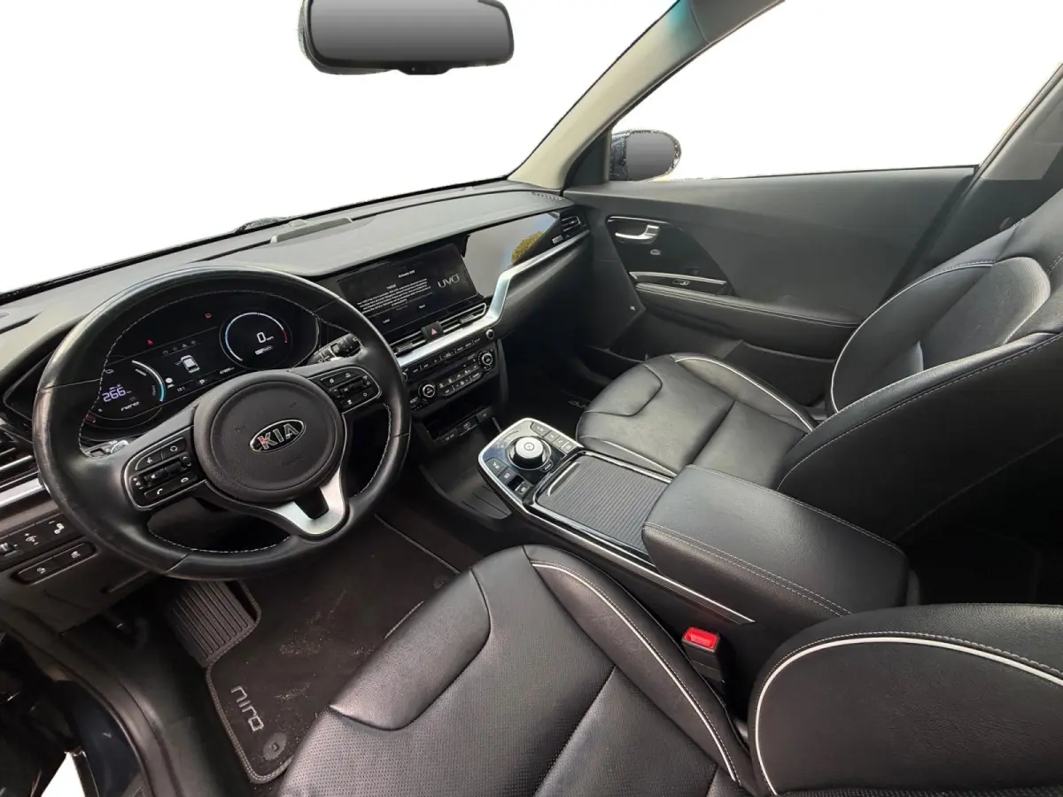 ExecutiveLine 64 kWh | LEDER | CAMERA | JBL | STOELVERWARMING/ VENTILATIE | PARKEERSENSOR |