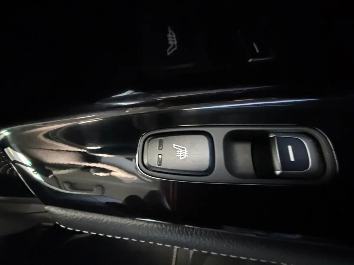 ExecutiveLine 64 kWh | LEDER | CAMERA | JBL | STOELVERWARMING/ VENTILATIE | PARKEERSENSOR |