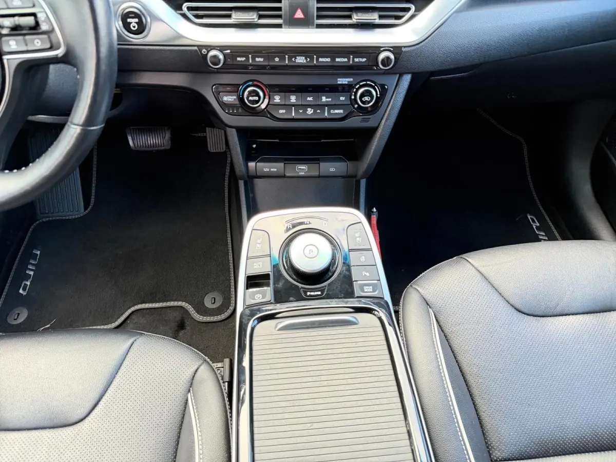 ExecutiveLine 64 kWh | LEDER | CAMERA | JBL | STOELVERWARMING/ VENTILATIE | PARKEERSENSOR |