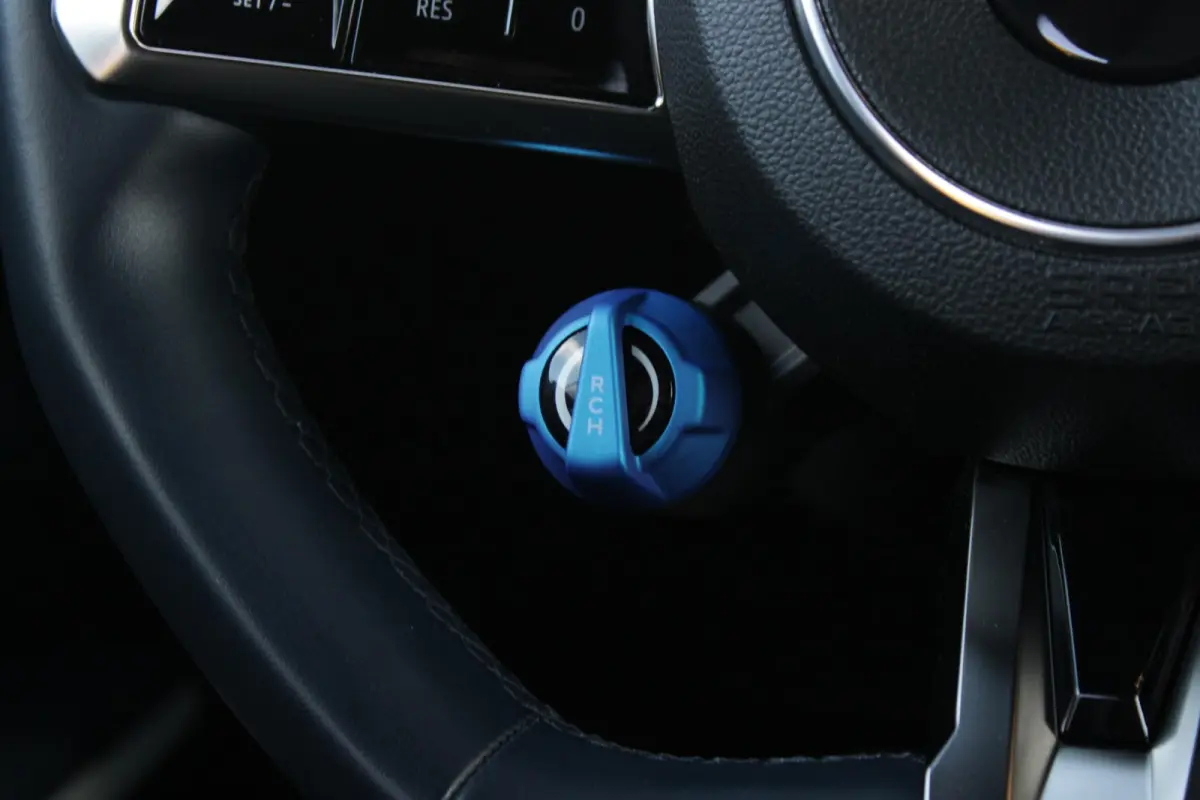 GTS 220PK 52 kWh | DEVIALET AUDIO SYSTEM | DRAADLOZE TELEFOONLADER | ELEKTRISCH VERWARMBAAR STUURWIEL | 19" LICHTMETALEN VELGEN "SNOWFLAKE" NOIR BRILLIANT | ALPINE LOGO OP ZIJSCHERMEN | BREM