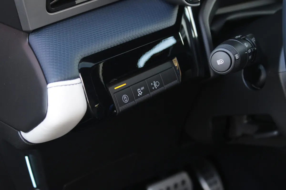 GTS 220PK 52 kWh | DEVIALET AUDIO SYSTEM | DRAADLOZE TELEFOONLADER | ELEKTRISCH VERWARMBAAR STUURWIEL | 19" LICHTMETALEN VELGEN "SNOWFLAKE" NOIR BRILLIANT | ALPINE LOGO OP ZIJSCHERMEN | BREM