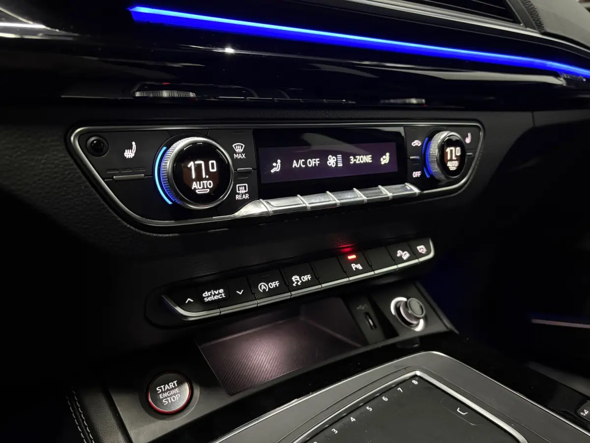 SQ5 3.0 TFSI Quattro S-line PANO TREKH