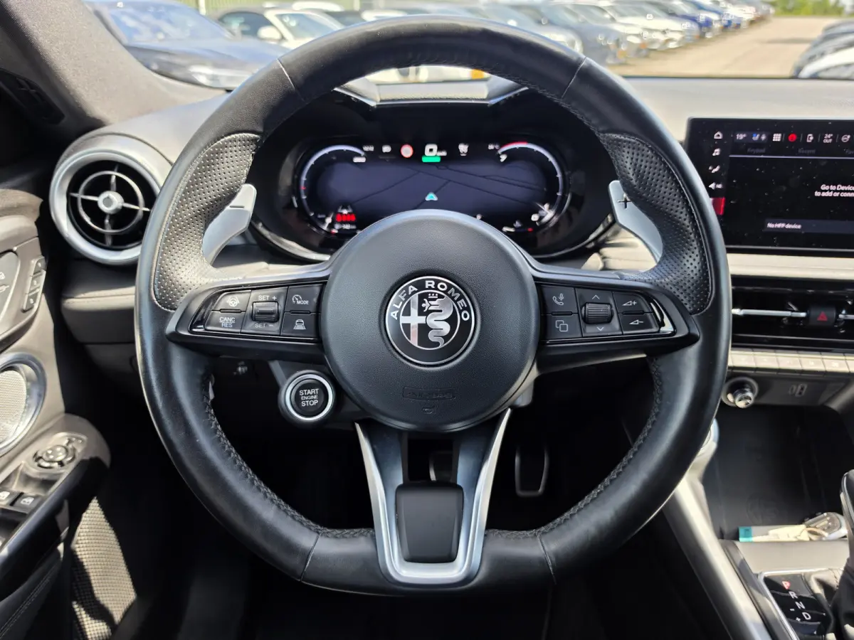 1.5T Hybrid Edizione Speciale | NL-auto | Apple Carplay/Android | Leder | Harman Kardon | Stoelventilatie | Winter pack |