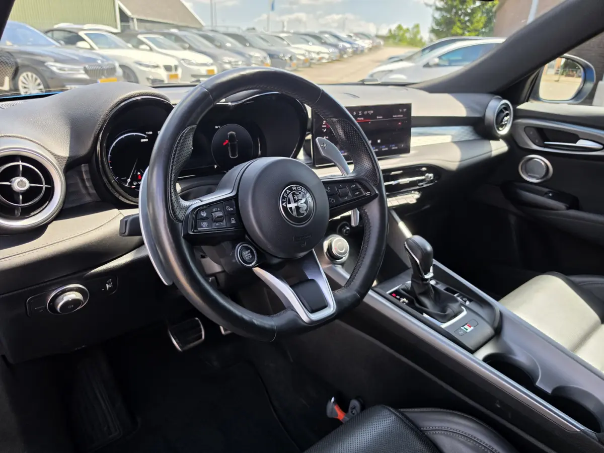 1.5T Hybrid Edizione Speciale | NL-auto | Apple Carplay/Android | Leder | Harman Kardon | Stoelventilatie | Winter pack |