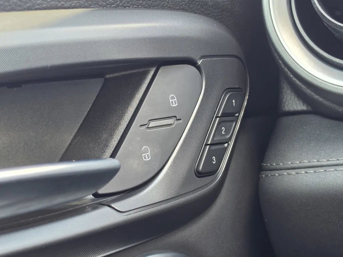 1.5T Hybrid Edizione Speciale | NL-auto | Apple Carplay/Android | Leder | Harman Kardon | Stoelventilatie | Winter pack |
