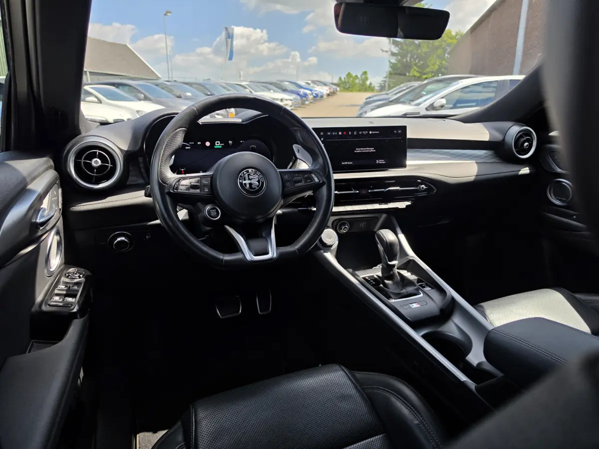 1.5T Hybrid Edizione Speciale | NL-auto | Apple Carplay/Android | Leder | Harman Kardon | Stoelventilatie | Winter pack |