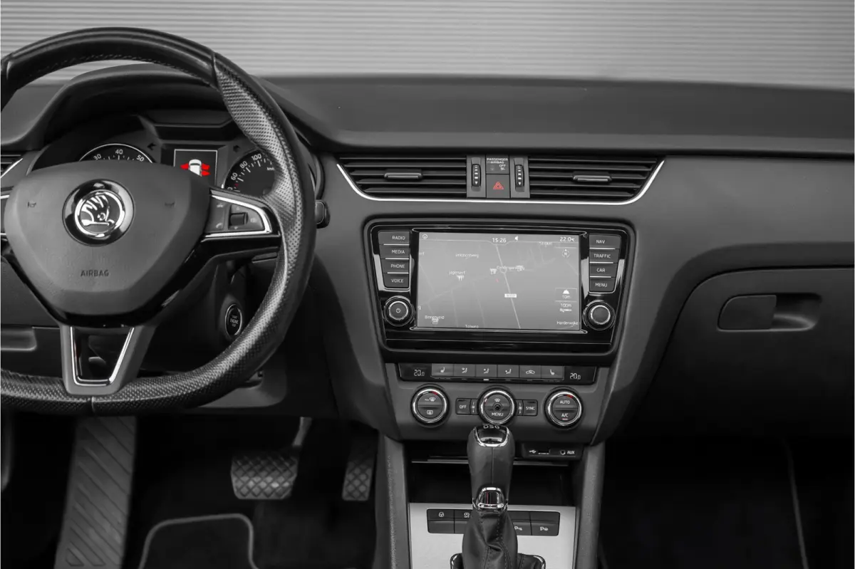1.0 TSI Greentech Style Business Pano Canton Audio CarPlay Xenon