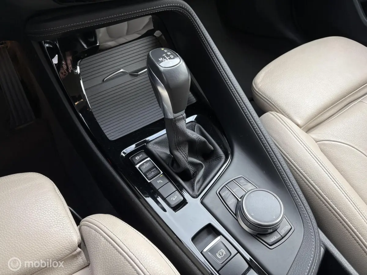 xDrive20i High Exe. Leder / HUD / LM 18 / Rijklaar!