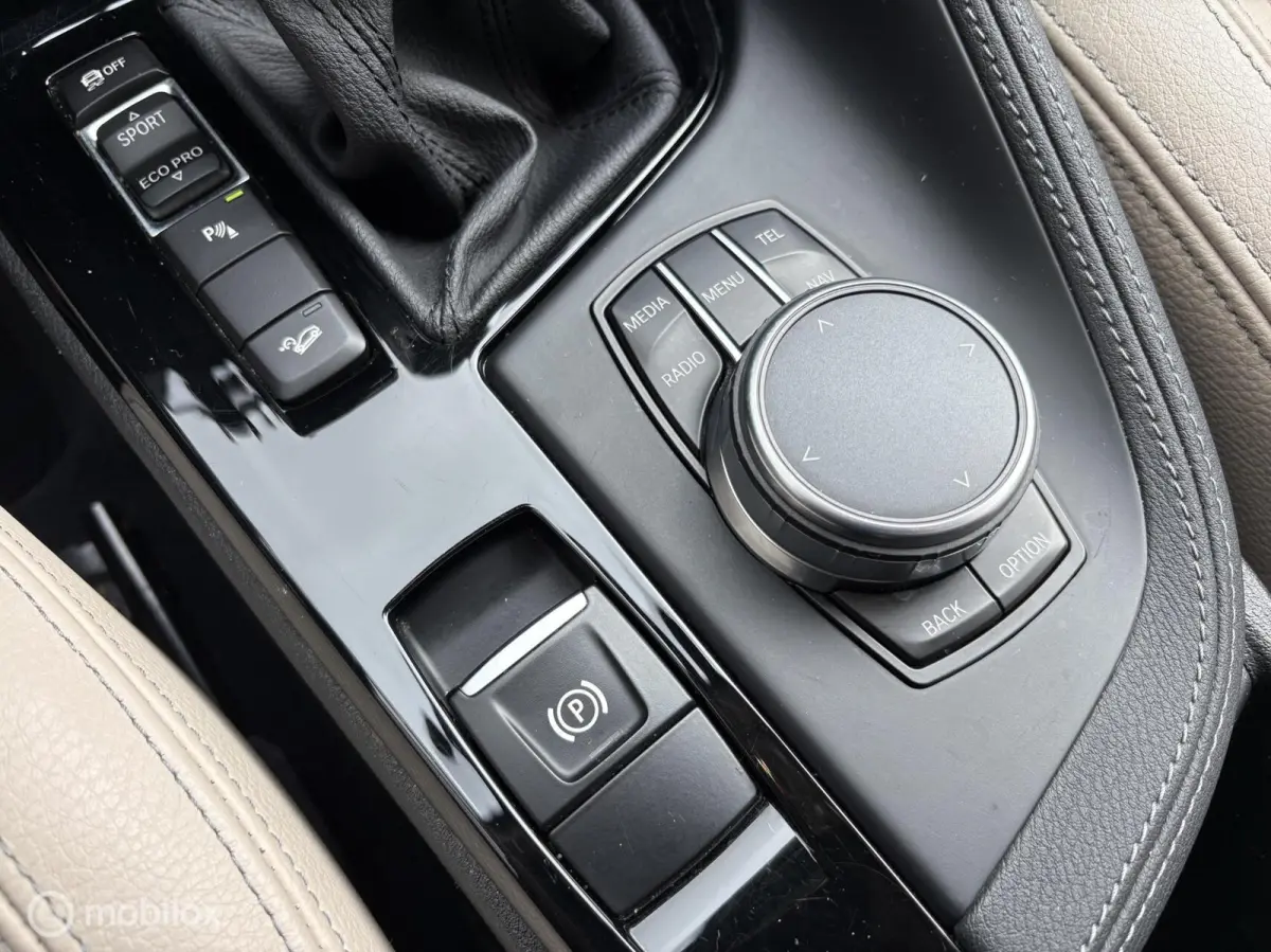 xDrive20i High Exe. Leder / HUD / LM 18 / Rijklaar!