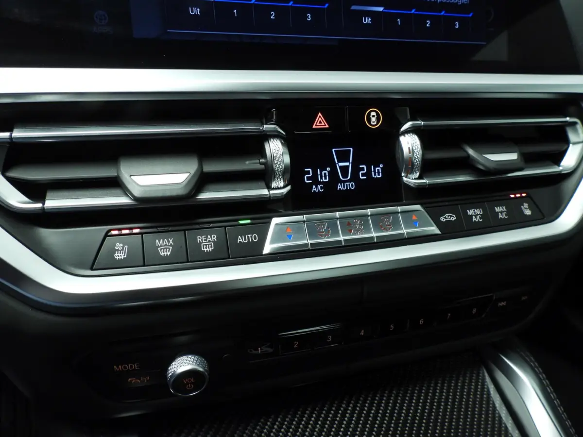 M3 Competition | Laserlicht | Leder | HUD | Elektr. zetels | Keyles go | Stoelverwarming | DAB | Harman-kardon sound | Alu 19/20 inch