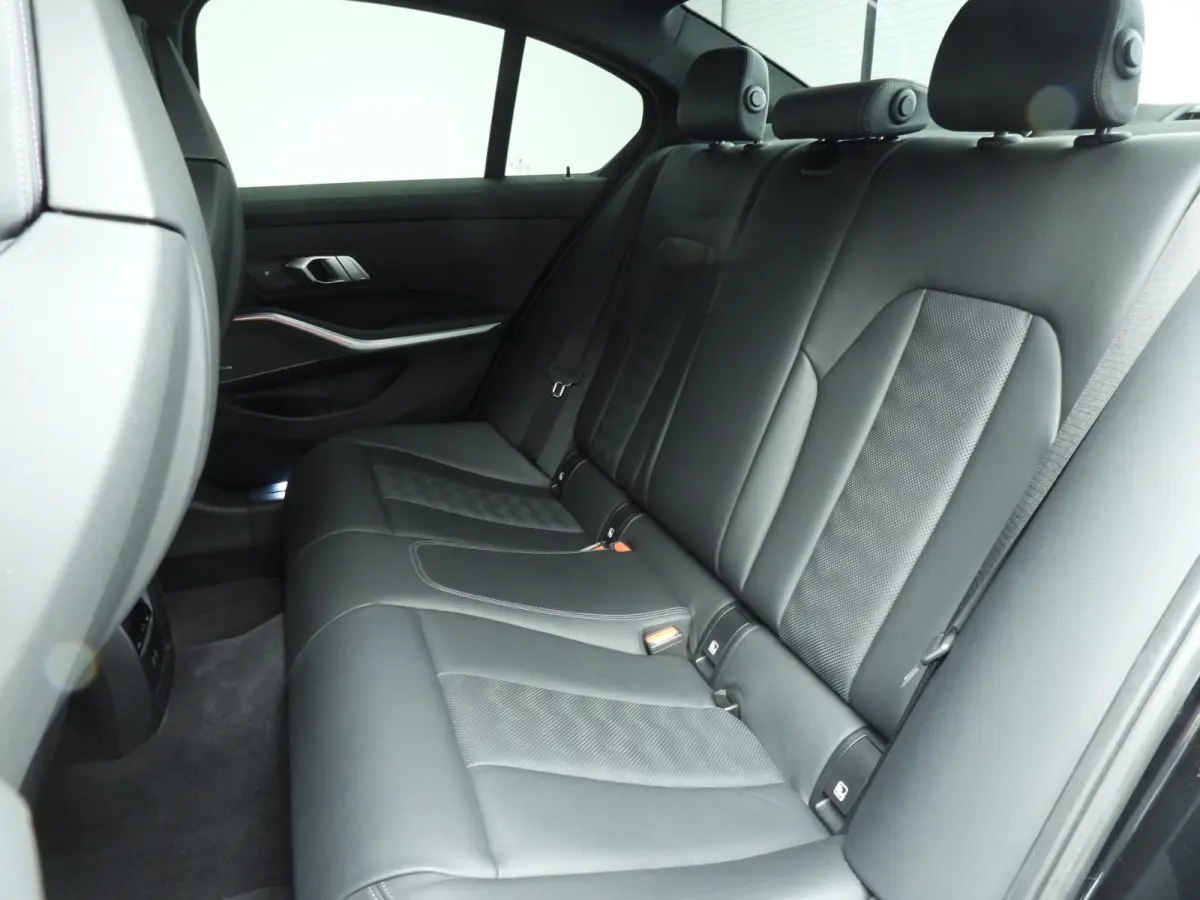 M3 Competition | Laserlicht | Leder | HUD | Elektr. zetels | Keyles go | Stoelverwarming | DAB | Harman-kardon sound | Alu 19/20 inch